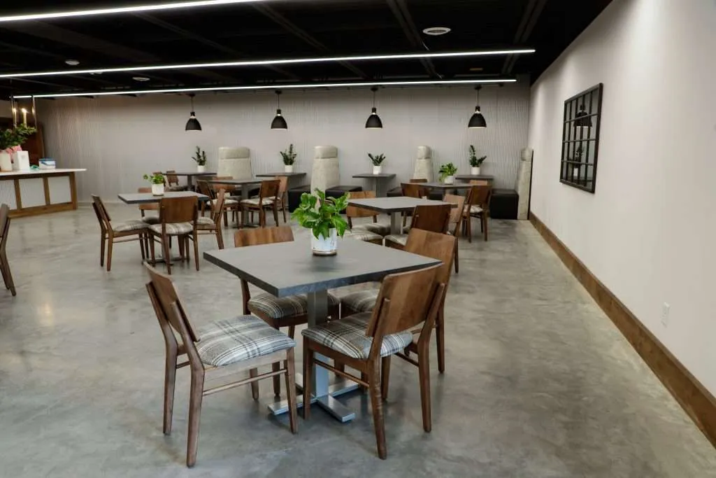 Employee-Cafe-4-2