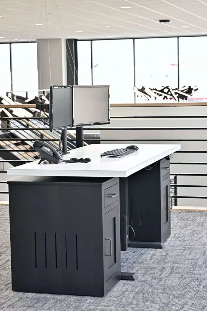 AMQ Sit-Stand Desk