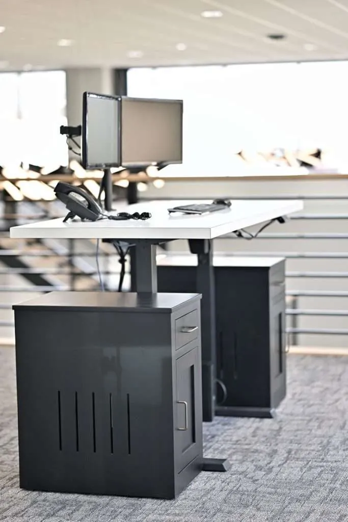 AMQ Sit-Stand Desk
