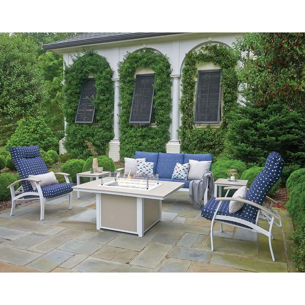 belle-isle-outdoor-cushion-lifestyle