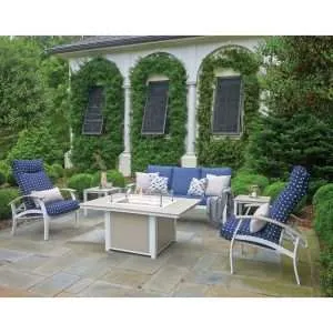 belle-isle-outdoor-cushion-lifestyle